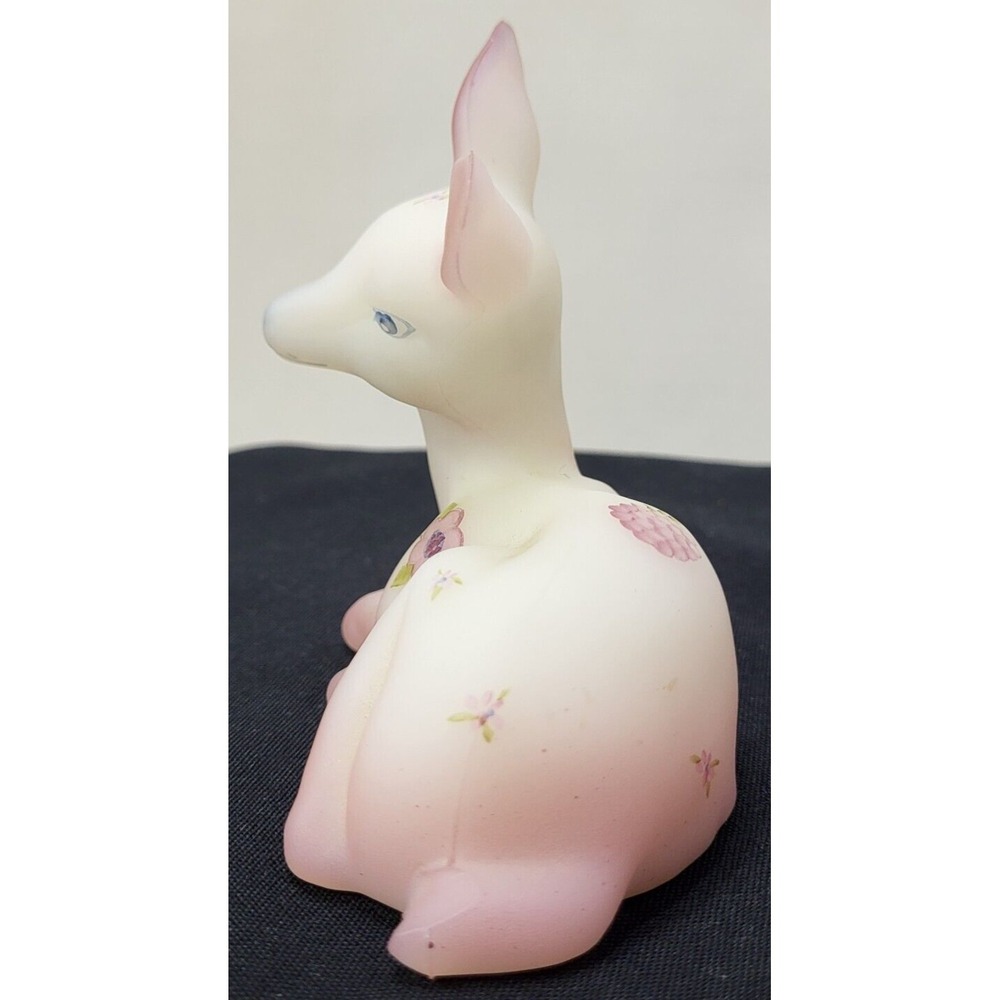 Fenton Burmese Laying Pink Deer Hand Painted Berries & Blossoms Signed Vintage - Picture 2 of 8